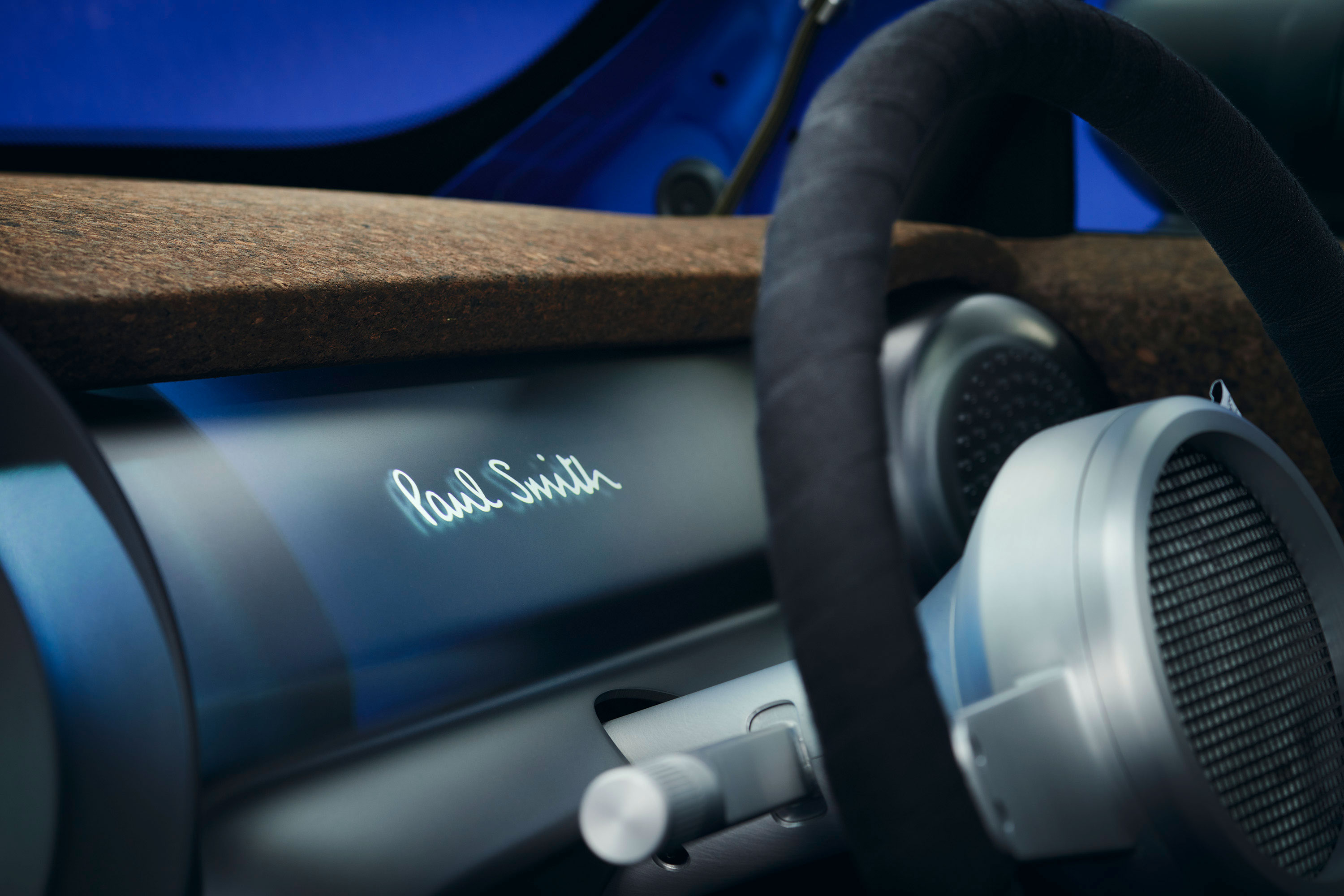 THE MINI STRIP IN DETAIL – MINI steering and monitor THE MINI STRIP IN DETAIL – MINI steering and monitor